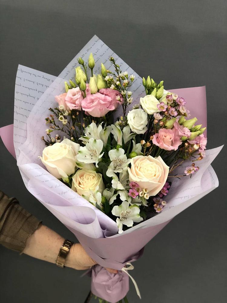 Букет цветов из: Альстромерии, Розы и Лизиантусы в Питкяранте