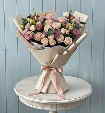 Букет цветов из:  Розы и Лизиантусы в Питкяранте