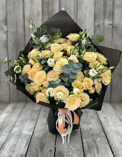 Букет цветов из:  Розы и Лизиантусы в Питкяранте