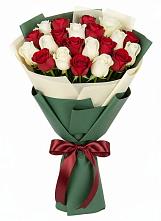 Букет Микс из красных и белых роз в Питкяранте
