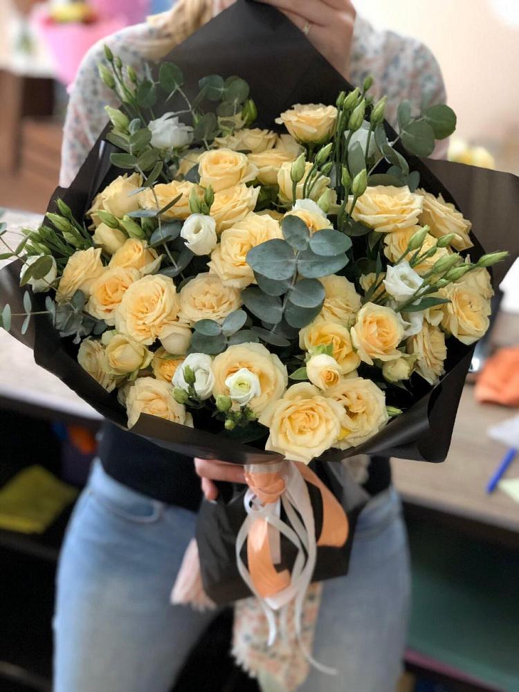 Букет цветов из: Розы и Лизиантусы в Питкяранте