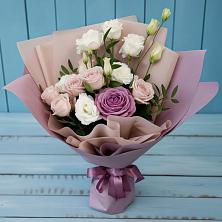 Букет цветов из:  Розы и Лизиантусы в Питкяранте