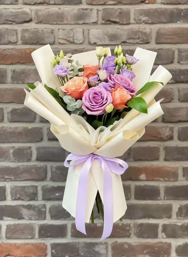 Букет цветов из: Лизиантусы и Розы в Питкяранте