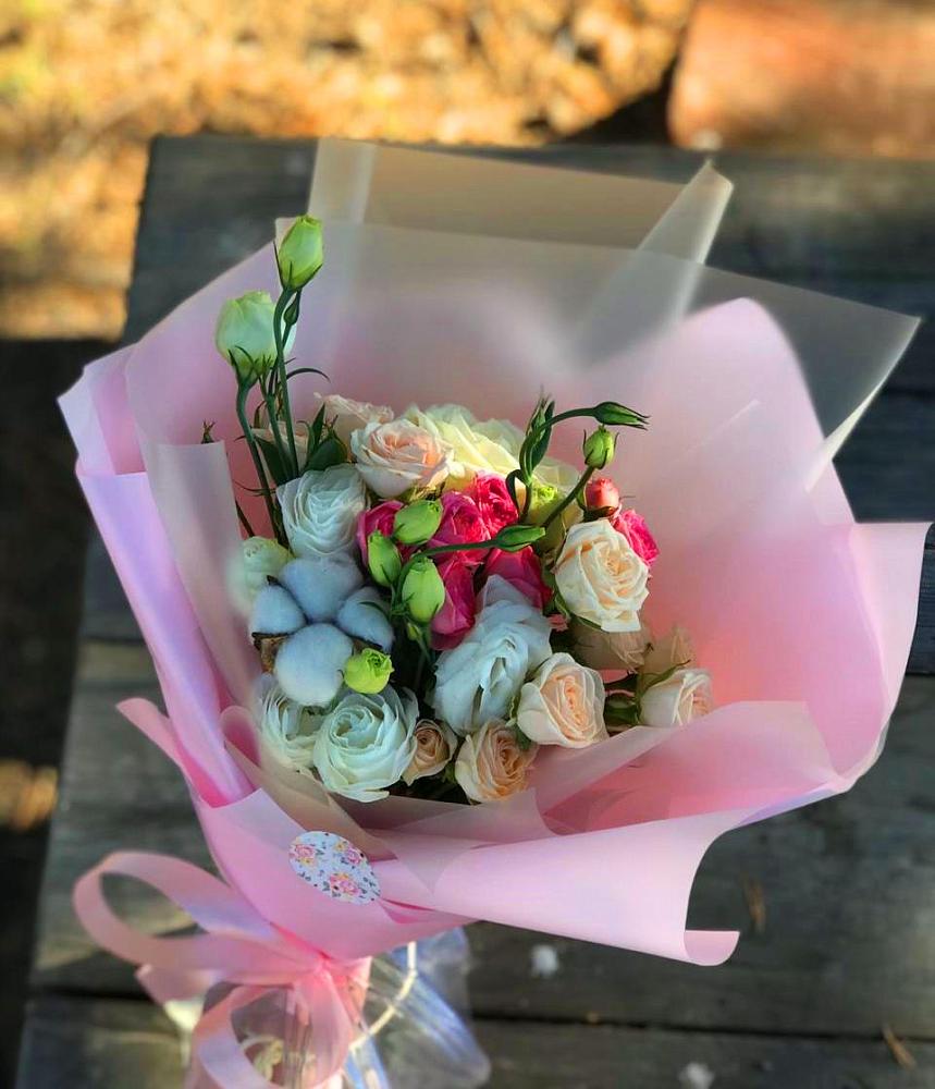 Букет цветов из: Розы и Лизиантусы в Питкяранте