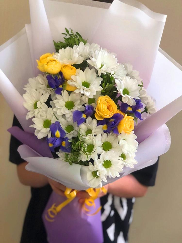 Букет цветов из: Ирисы, Хризантемы и Розы в Питкяранте