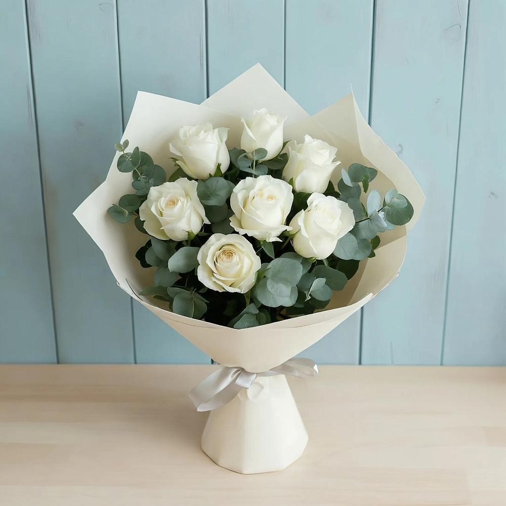 Букет Белые розы в Эвкалипте в Питкяранте