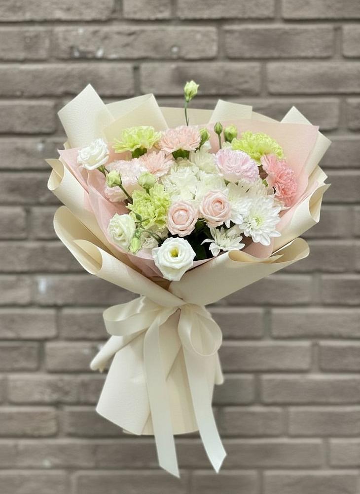 Букет цветов из: Гвоздики, Розы, Лизиантусы и Хризантемы в Питкяранте