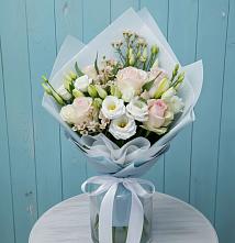 Букет цветов из:  Розы и Лизиантусы в Питкяранте