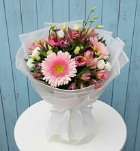 Букет цветов из:  Герберы, Альстромерии и Лизиантусы в Питкяранте