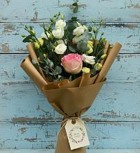 Букет цветов из:  Розы и Лизиантусы в Питкяранте