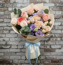 Букет цветов из:  Розы, Лизиантусы и Гвоздики в Питкяранте