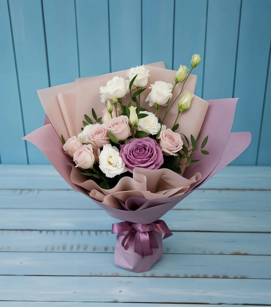 Букет цветов из: Розы и Лизиантусы в Питкяранте